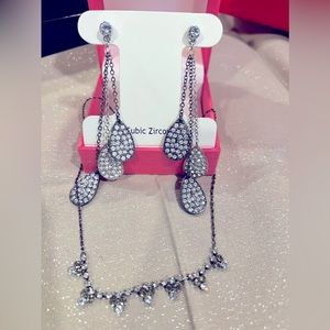 Earring and necklace set